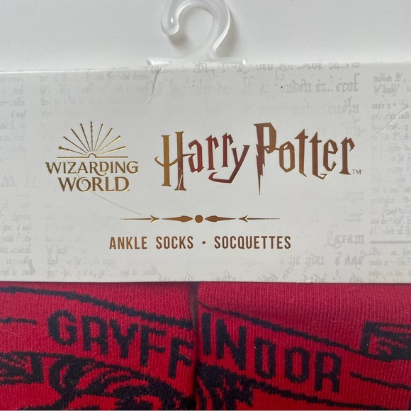 NWT Harry Potter Gryffindor Ankle Socks One Size Red Black Hallmark - Picture 5 of 5